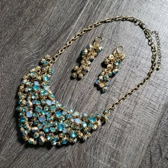 🎉 Gorgeous sparkling Bib Necklace & Dangle Earrings SET 🎉 - Picture 1 of 2
